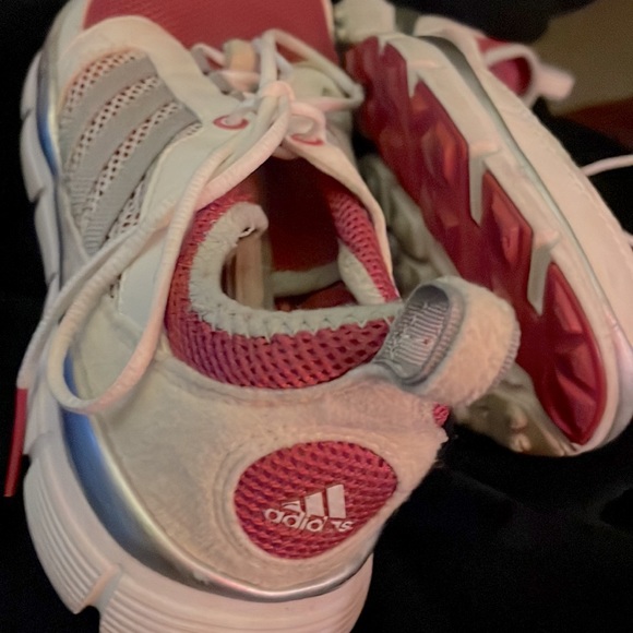 Used Adidas size 8.5 white and red shoes - Picture 4 of 5